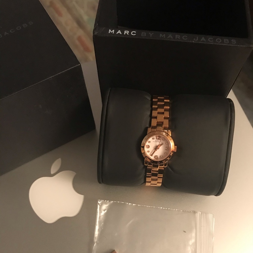 Marc Jacobs Amy MBM3077 womens quartz watch